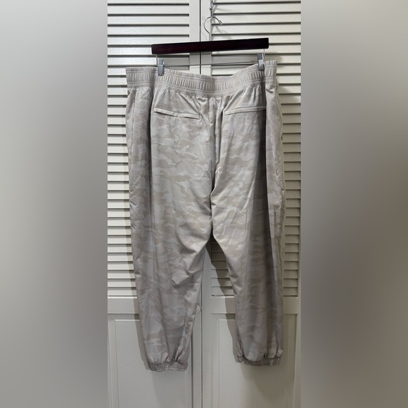 Athleta Brooklyn Camo Jogger - Picture 4 of 10